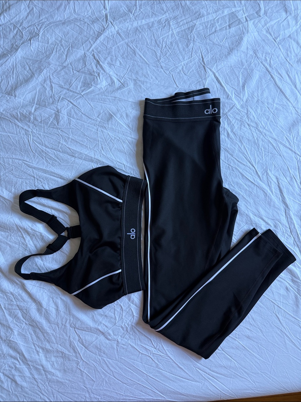 ALO Yoga Black Sports Bra and Leggings Set with White Piping